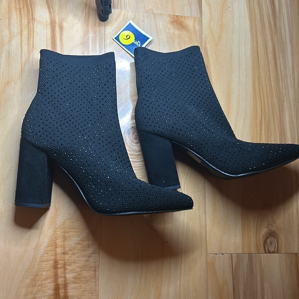 Sparkly black pointy toe boots. Size 9. New with tags